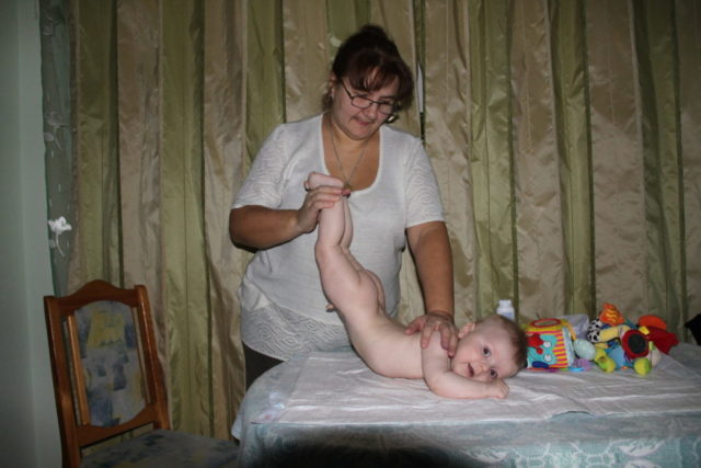 nuzhen-li-massazh-grudnichku