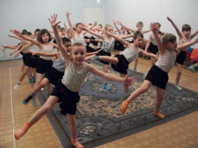 utrennjaja-zarjadka-dlja-detej