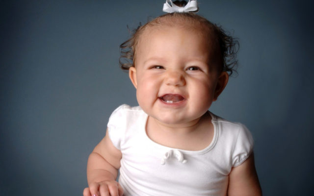 v-kakom-vozraste-u-rebenka-rezhutsja-zuby