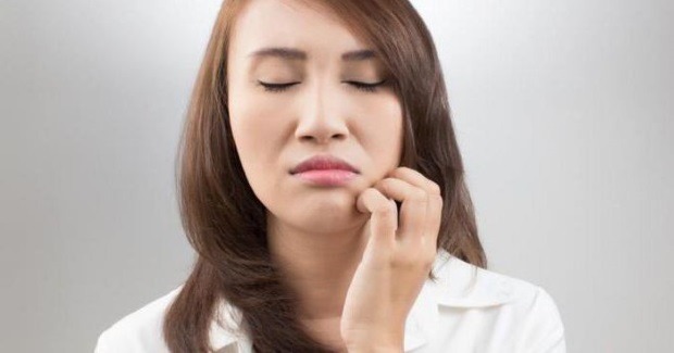 чешутся щеки причины